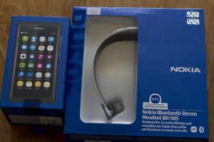 Nokia N9 & BH-505 NFC Nokia N9 & BH-505 NFC